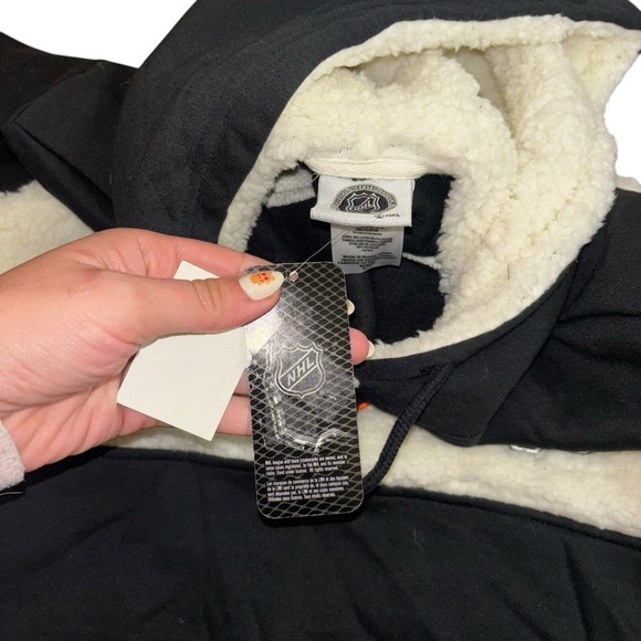 NWT Philadelphia Flyers NHL Hockey Fleece Hoodie Women’s M Sports Jersey Warm - Picture 10 of 13